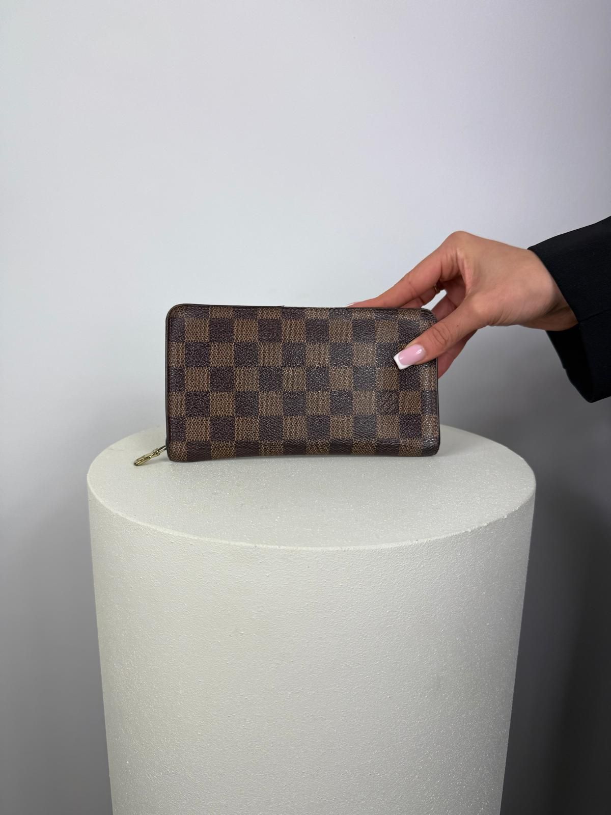 Louis Vuitton Damier Zippy Wallet Brown