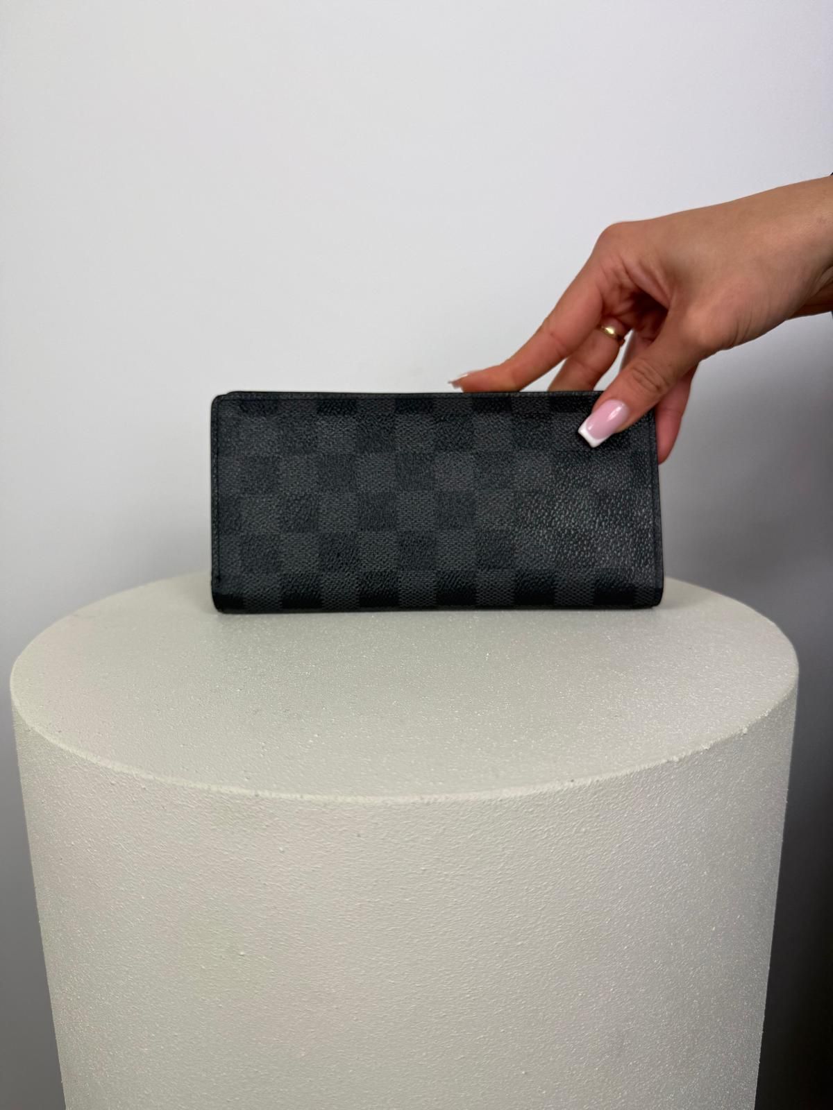 Louis Vuitton Brazza wallet