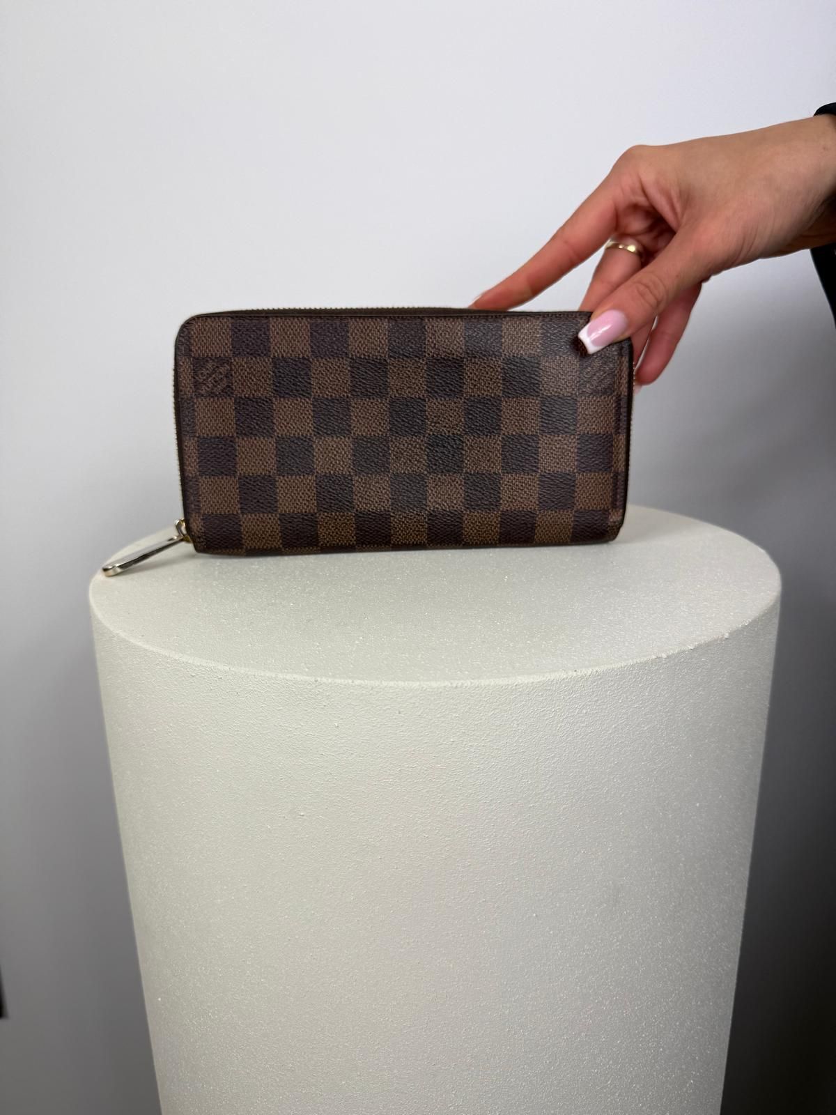 Louis Vuitton Damier Zippy Wallet