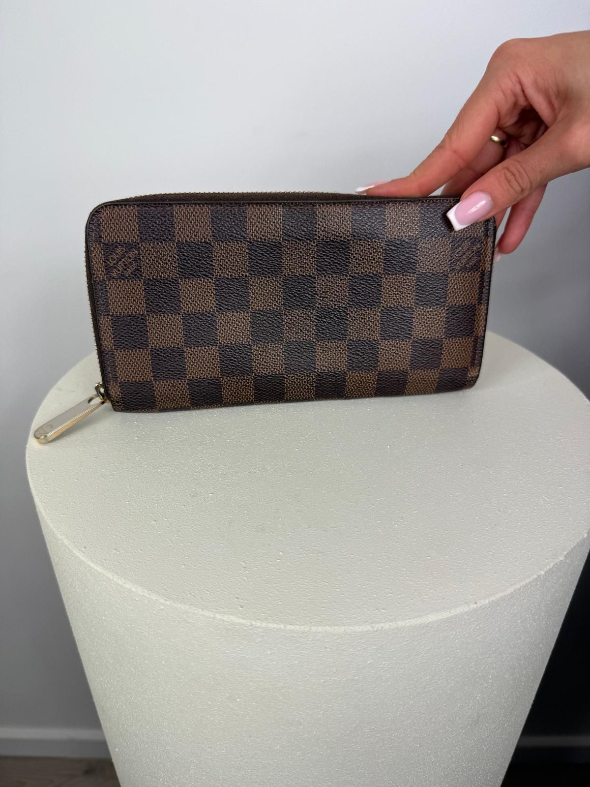 Louis Vuitton Damier Zippy Wallet