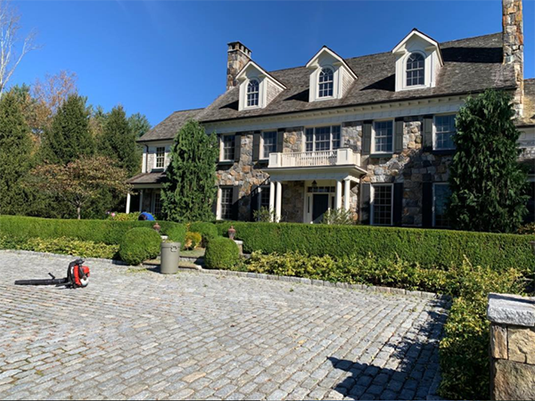 Leos Tree and Lawn Service, Inc Landscaping Services