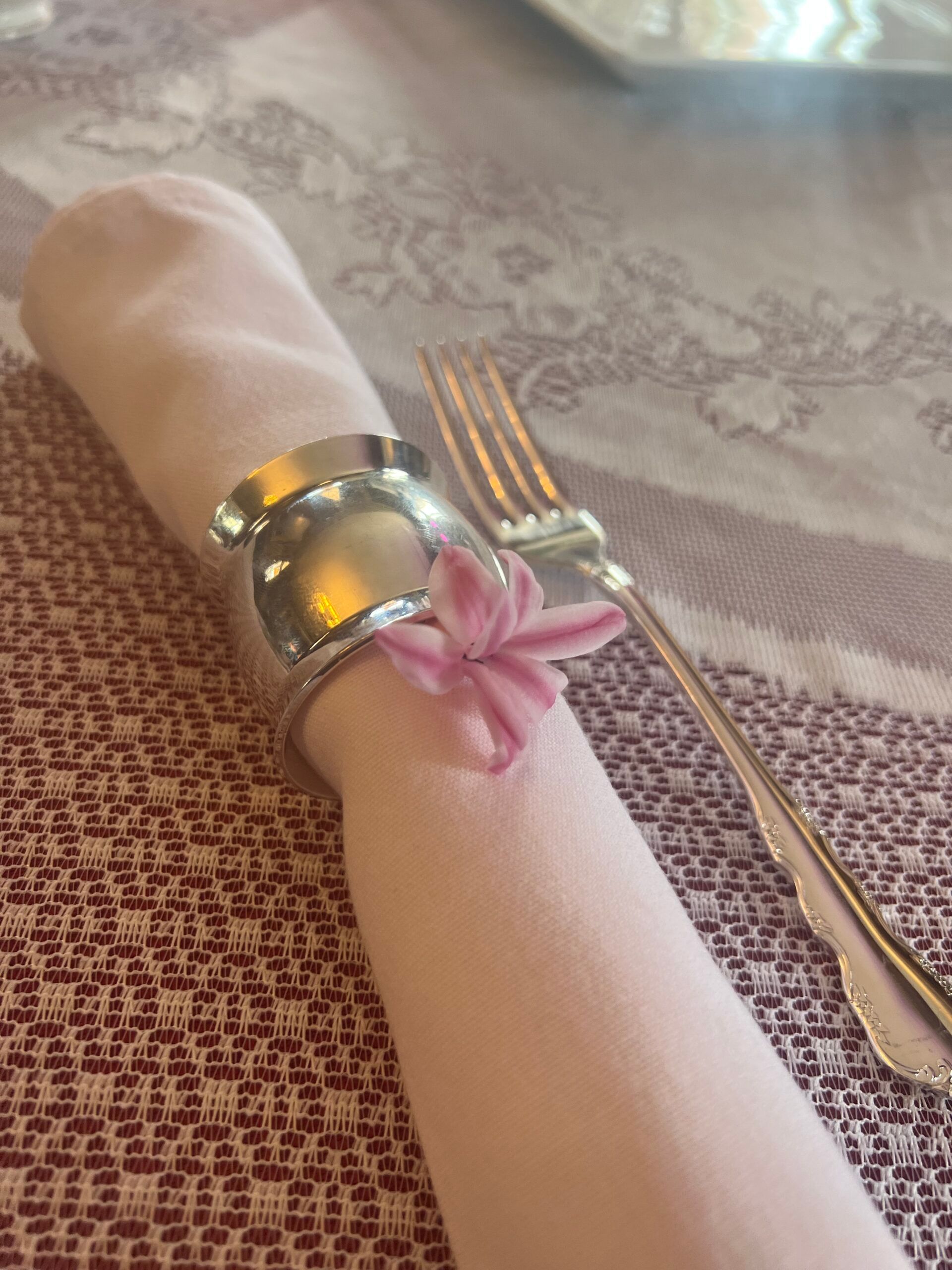 A napkin ring with a pink flower on it