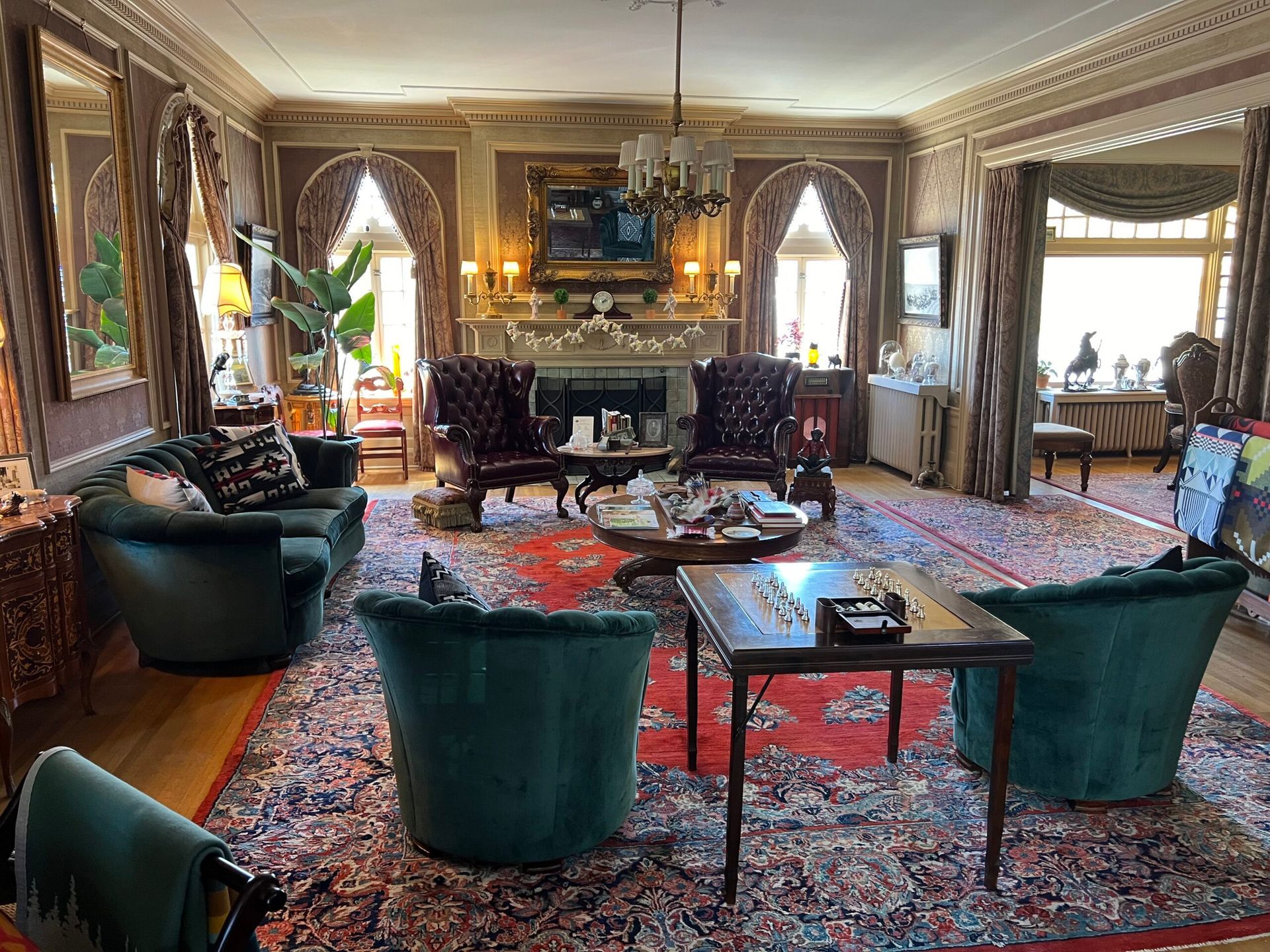 A living room filled with furniture and a fireplace.