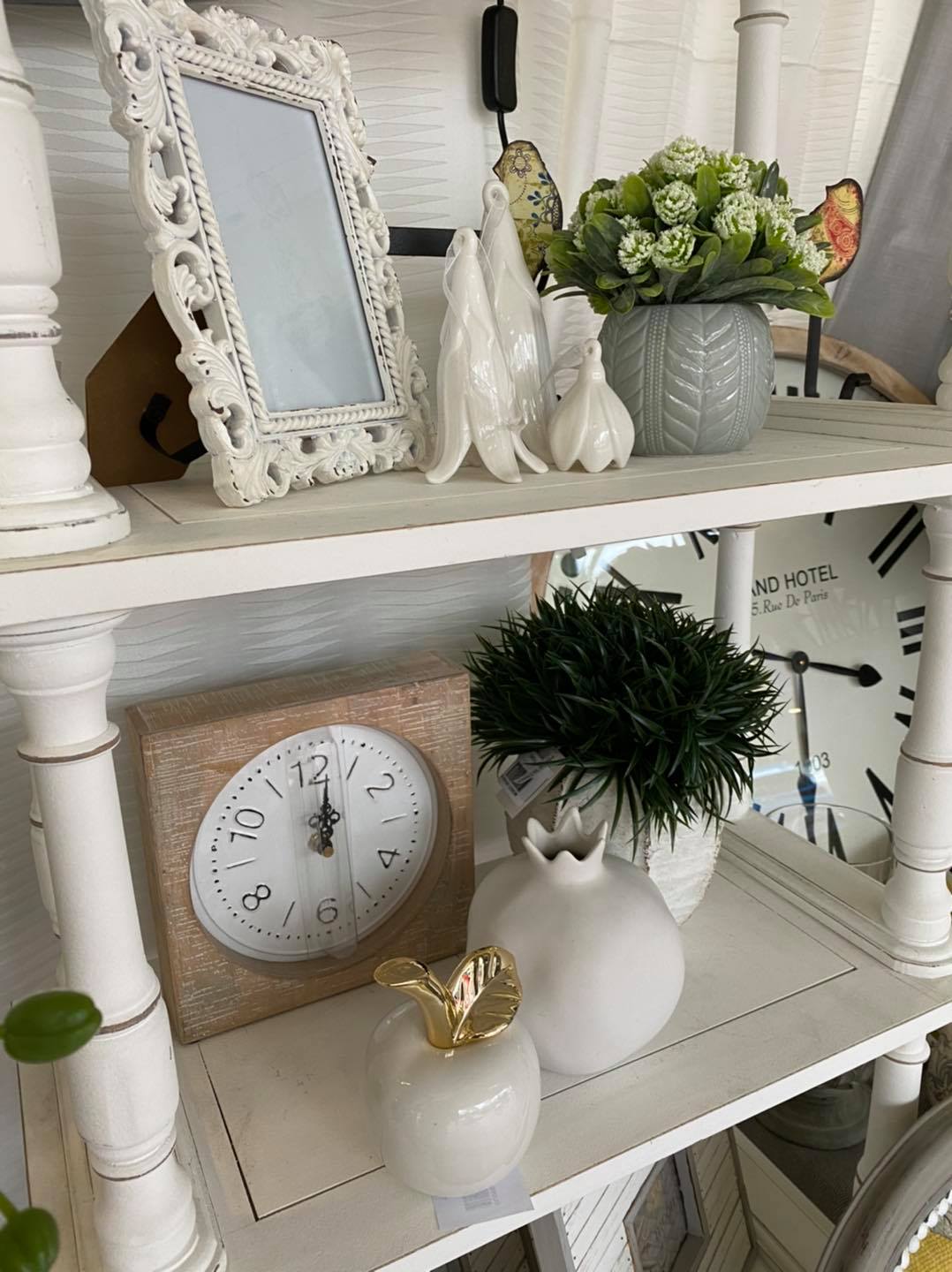 Wooden clock and small vases — Homeware provider in Tamworth, NSW