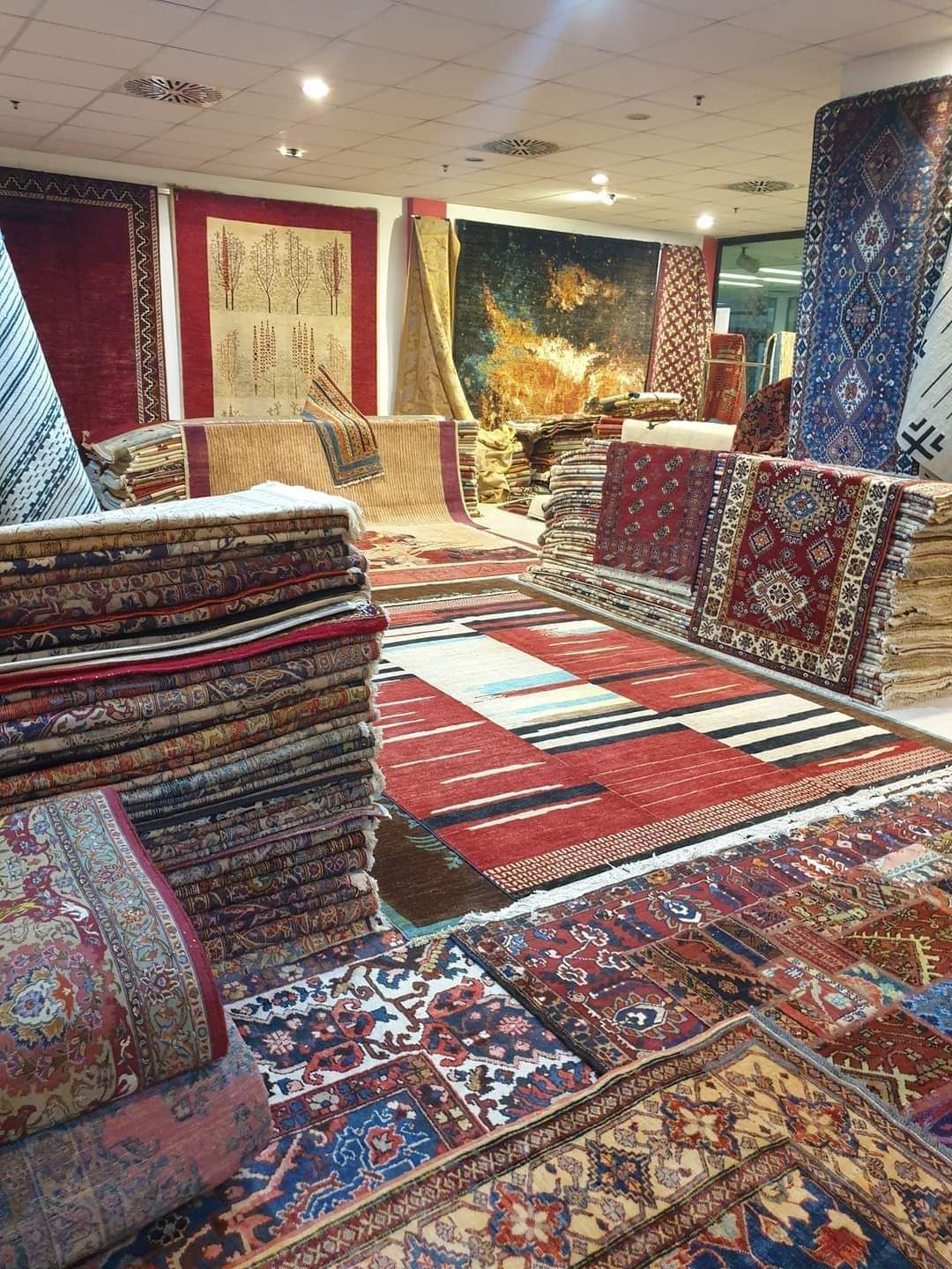 Tappeti persiani e tappeti moderni Mondo Tappeti Vicenza www.tappetiavicenza.it