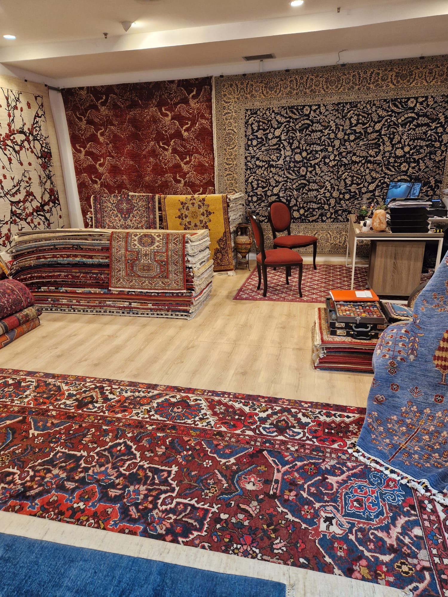 Tappeti persiani e tappeti moderni Mondo Tappeti Vicenza www.tappetiavicenza.it