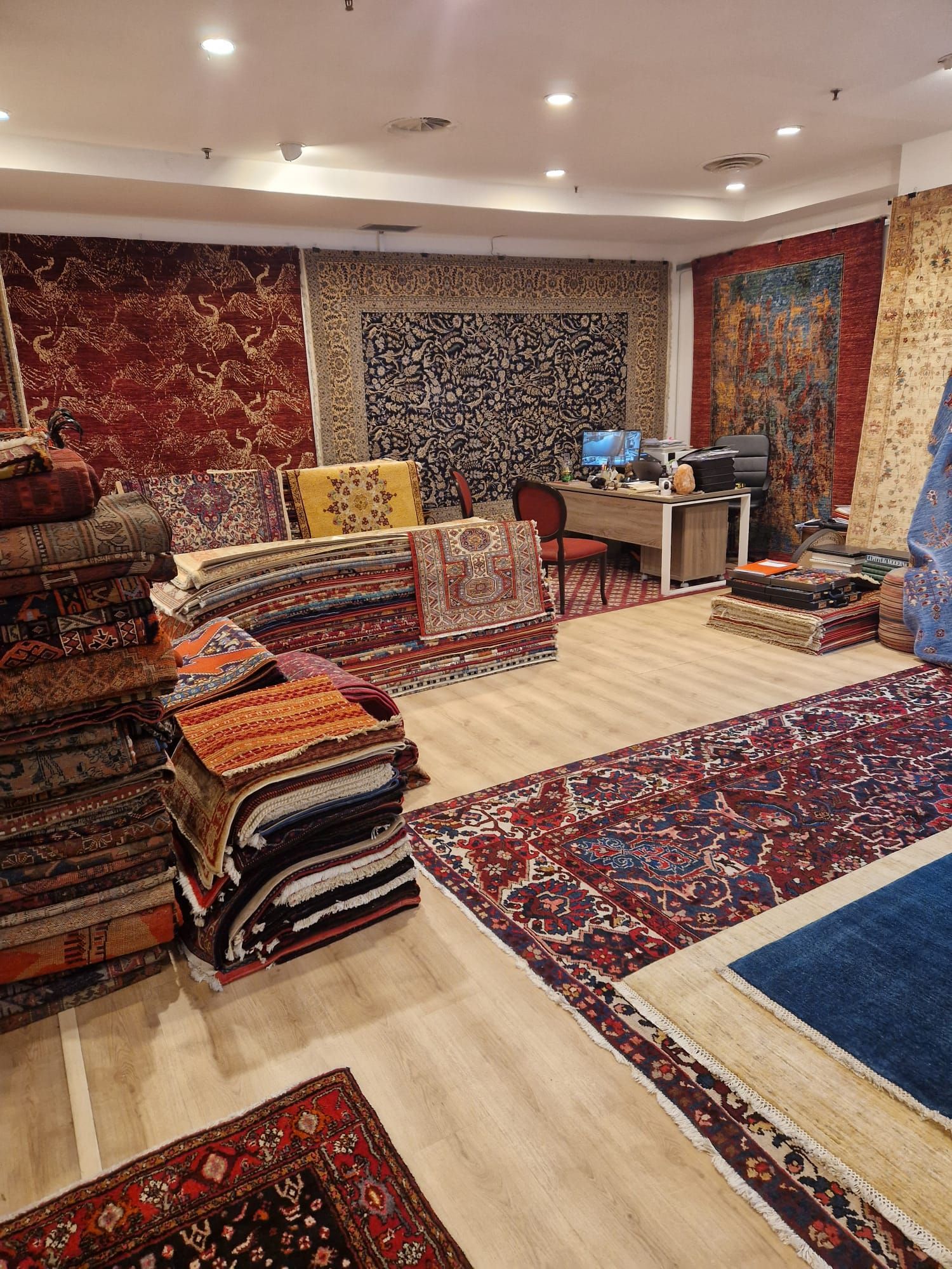 Tappeti persiani e tappeti moderni Mondo Tappeti Vicenza www.tappetiavicenza.it