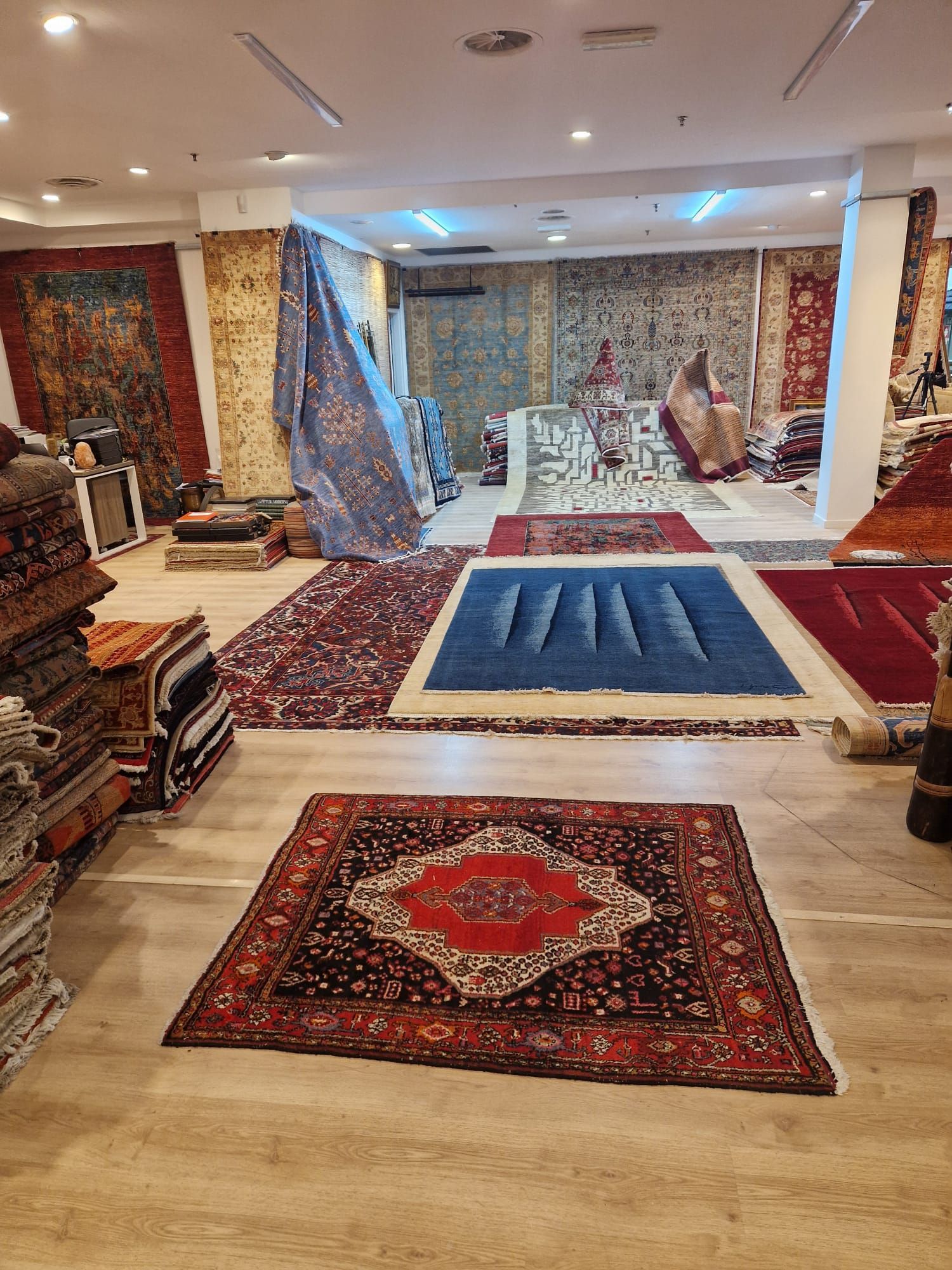 Tappeti persiani e tappeti moderni Mondo Tappeti Vicenza www.tappetiavicenza.it