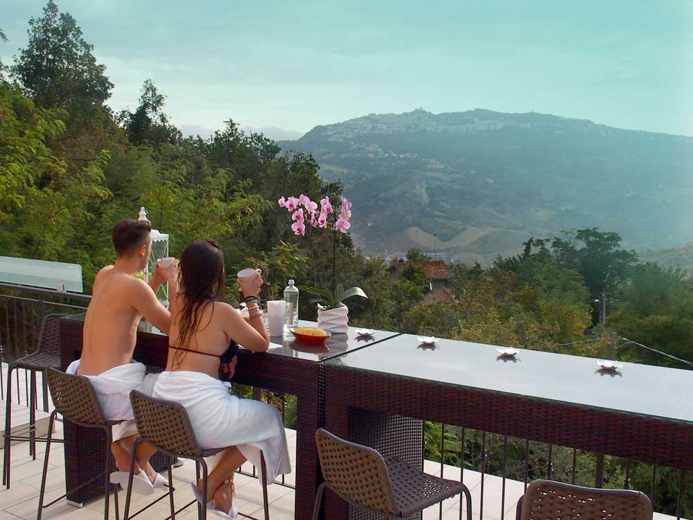 terrazza B&b con vista sulle colline romagnole