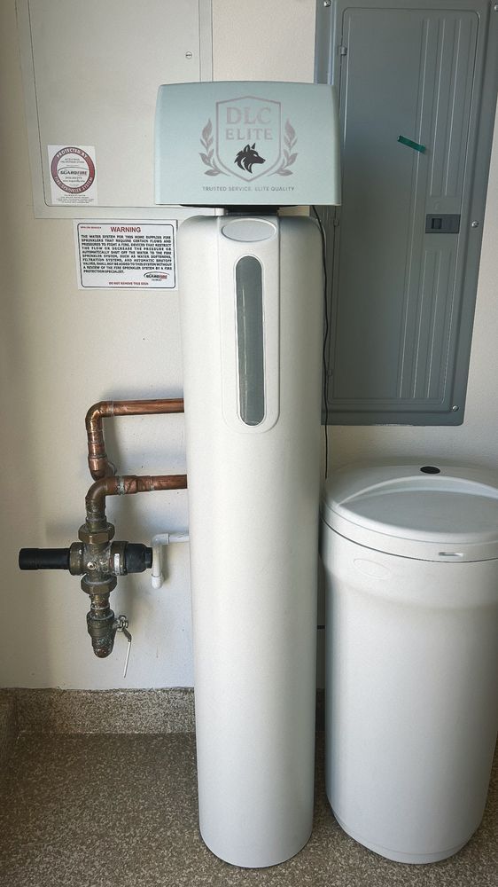 White Alpha 6 water filter system with 6 stages. Text: