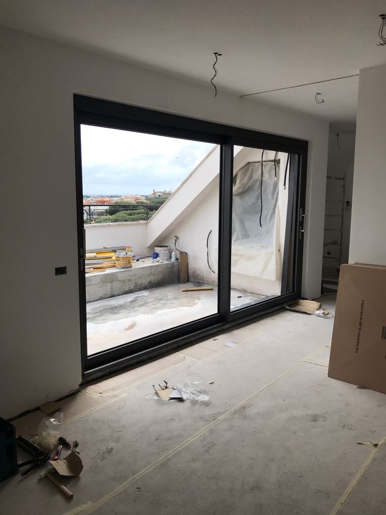 porta scorrevole in costruzione