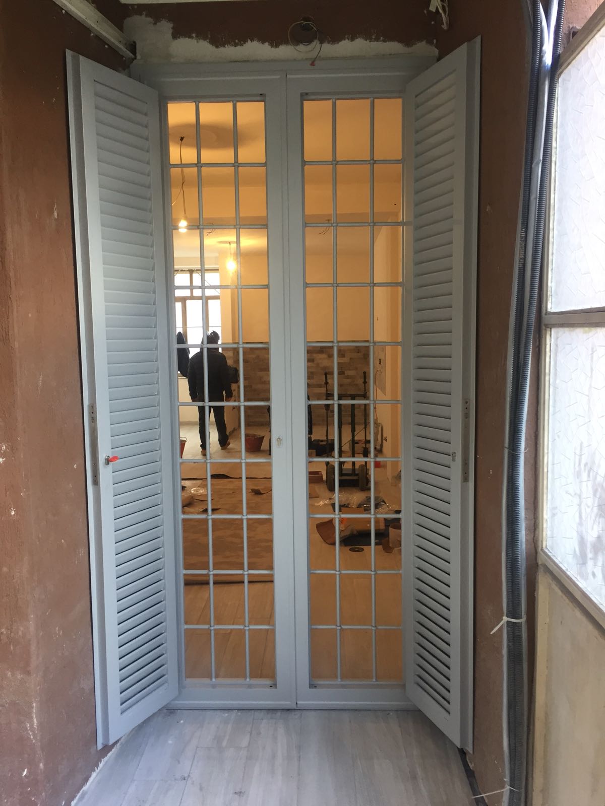 porta finestra con inferriate