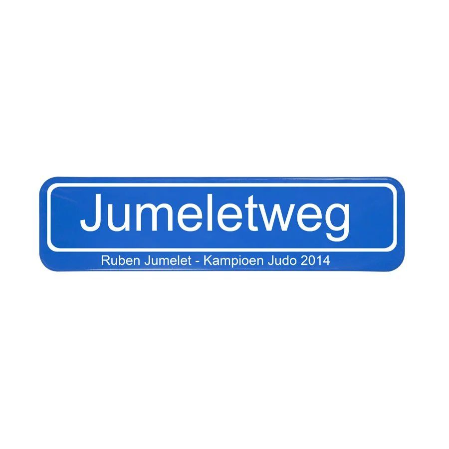 Straatnaambord met de naam van de juf of meester