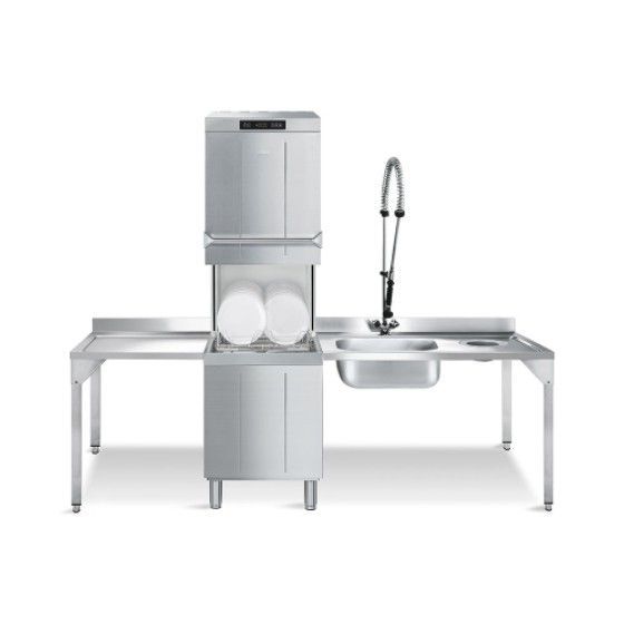 Una lavastoviglie in acciaio inossidabile è posizionata accanto a un lavandino.