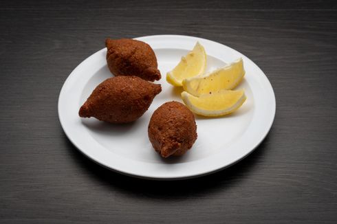 Kubbah A white plate topped with kubbah and lemon slices