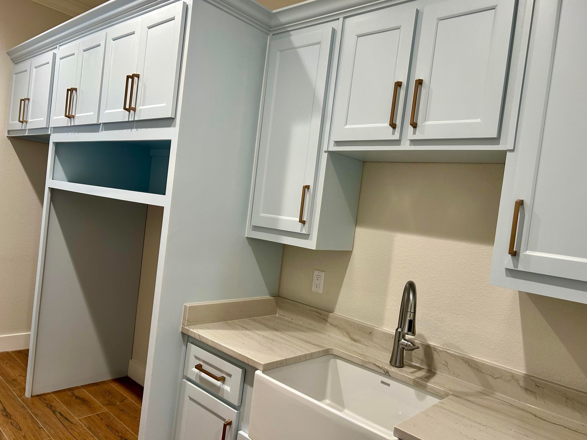 Beautiful  Custom Laundry/Mud Room Roger Townsend Construction  Co. Quality Custom Homes North Texas  Pottsboro  Lake Texoma 