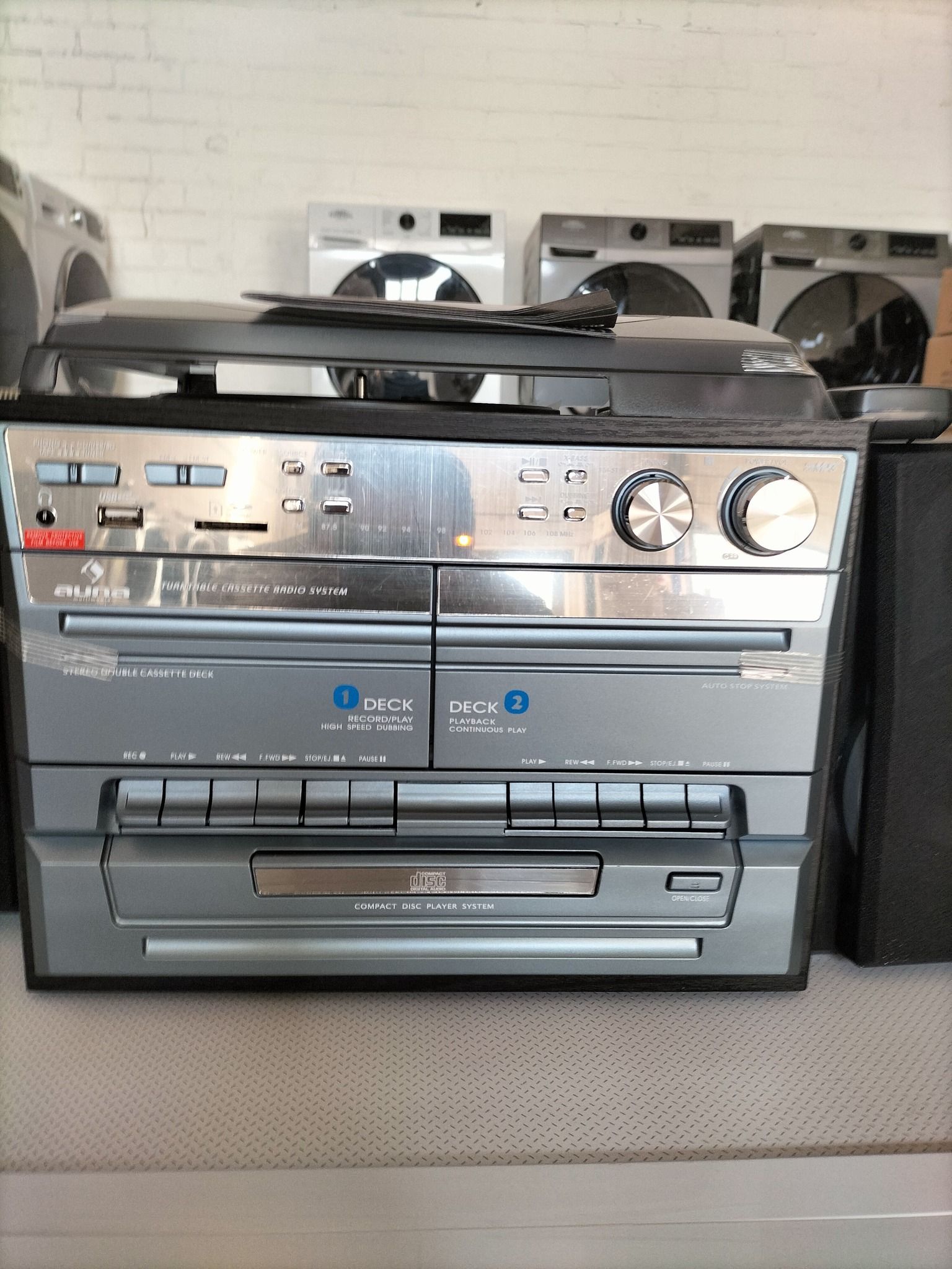 Leuke nieuwe radio/cd/cassette/platenspeler