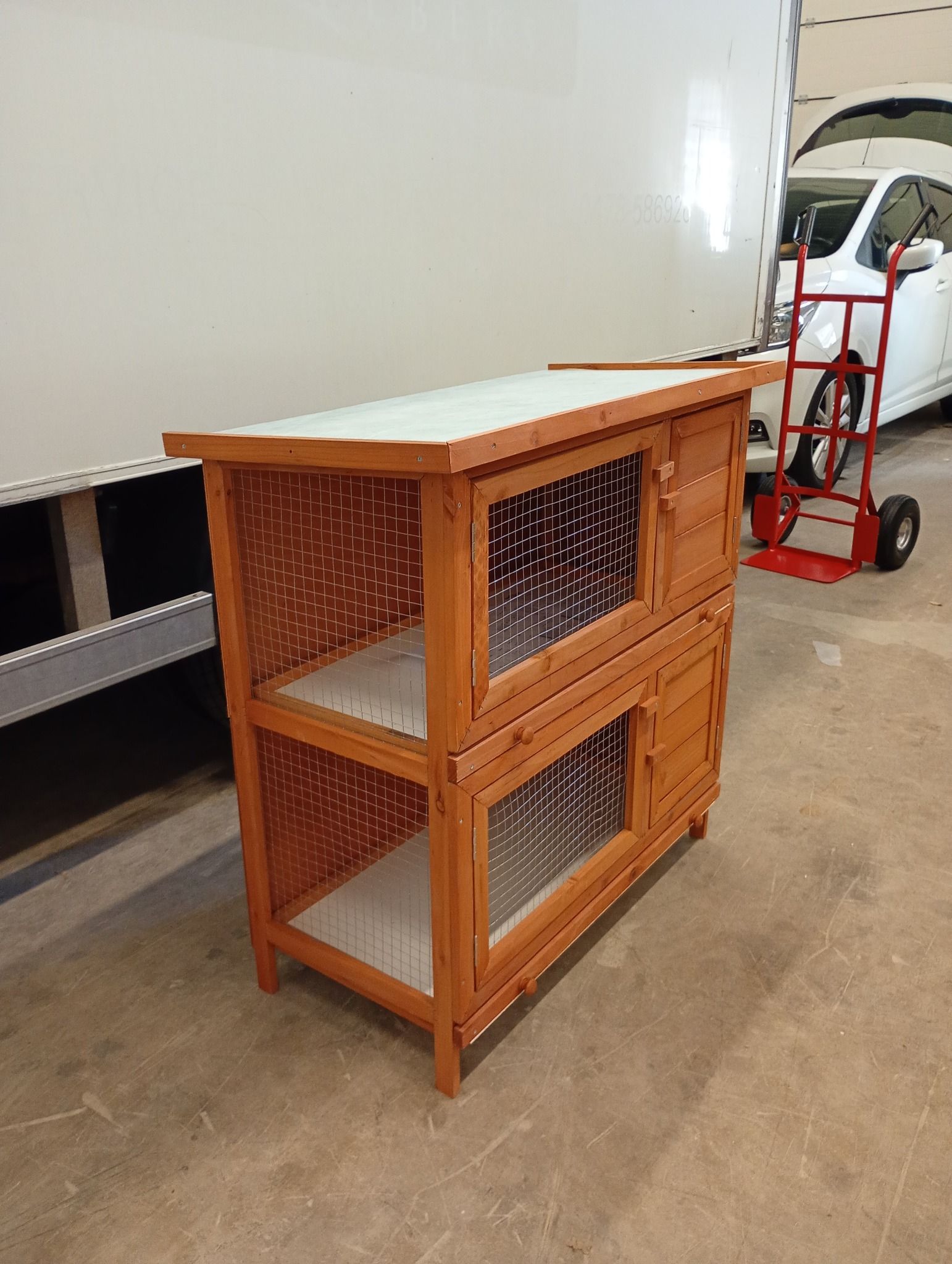 Konijnenhok geschikt voor 2 kozijnen.