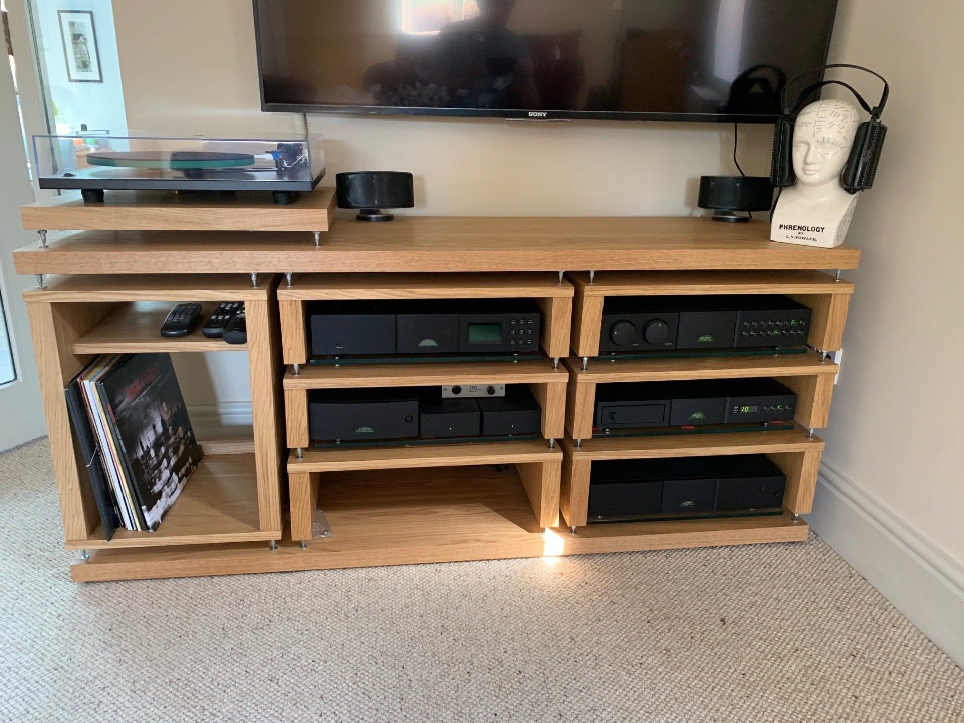 Bespoke hifi furniture, hifi equipment, turntable plinths, accessories