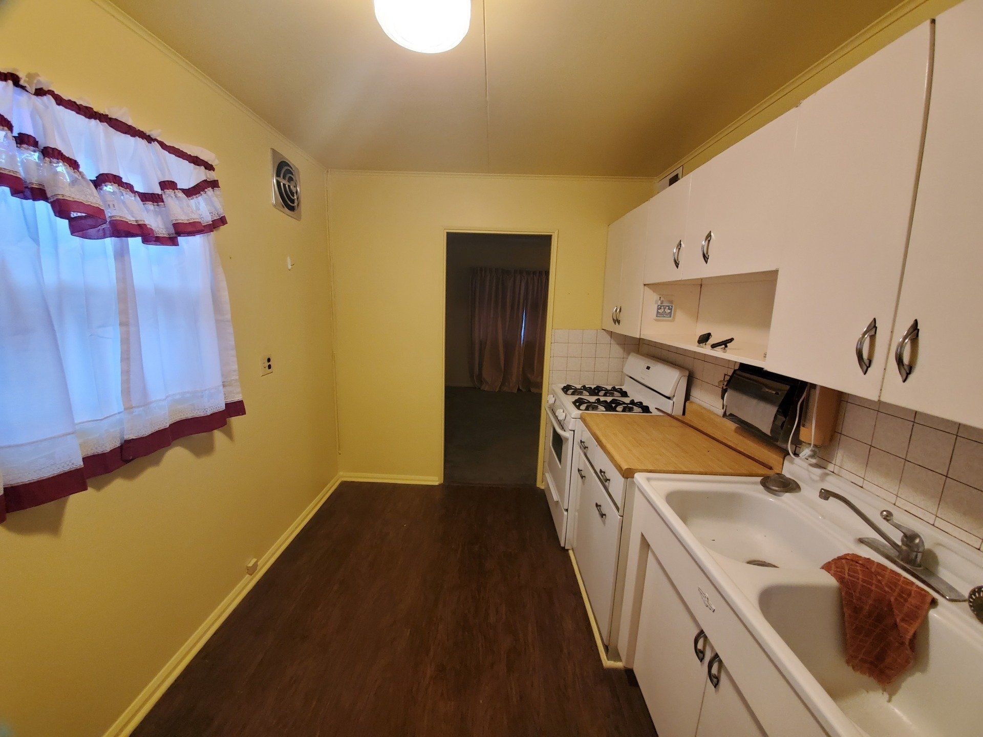 Kitchen before remodel