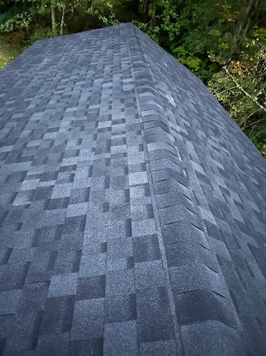 A close up of a roof with a lot of shingles on it.