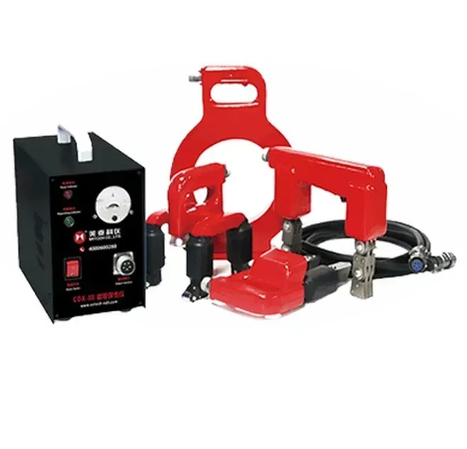 Un conjunto de herramientas industriales rojas y una fuente de alimentación negra, probablemente para trabajar metales.