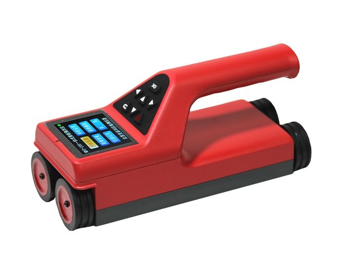 Localizador utilitario portátil rojo con pantalla digital y ruedas.