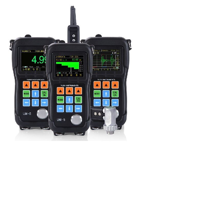 Tres detectores de defectos ultrasónicos portátiles de color negro con transductor y antena incorporados.