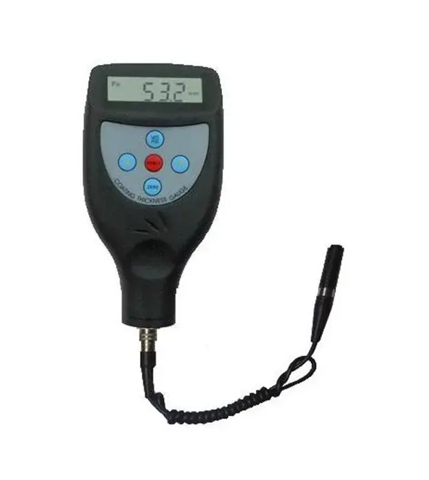 Medidor de espesor de recubrimiento portátil negro con pantalla digital y sonda incorporada.