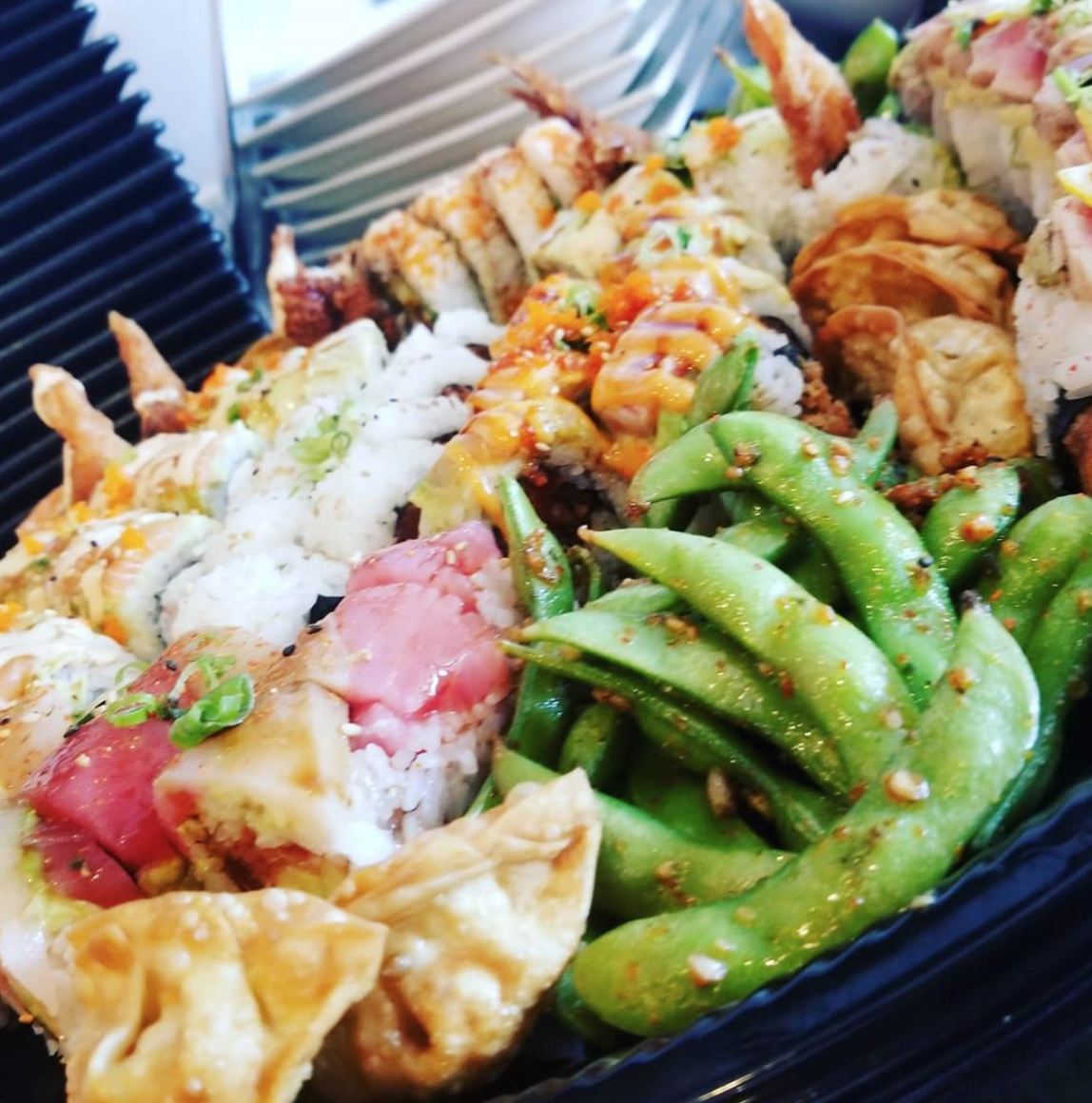 A close up of a plate of food with green beans