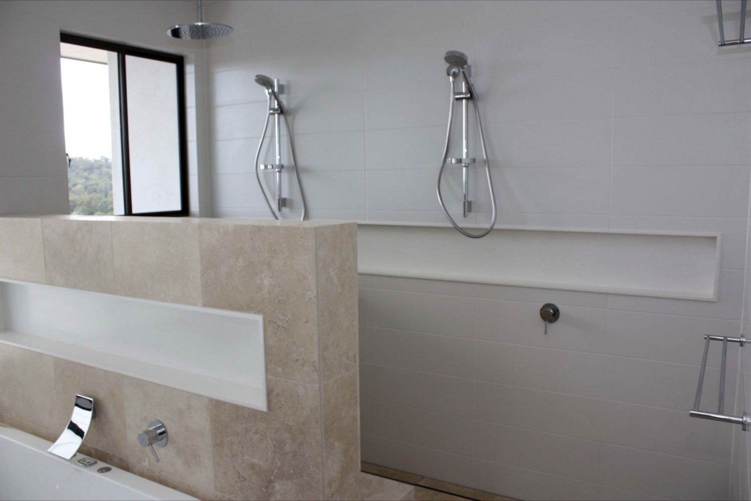 shower with solid surfaces