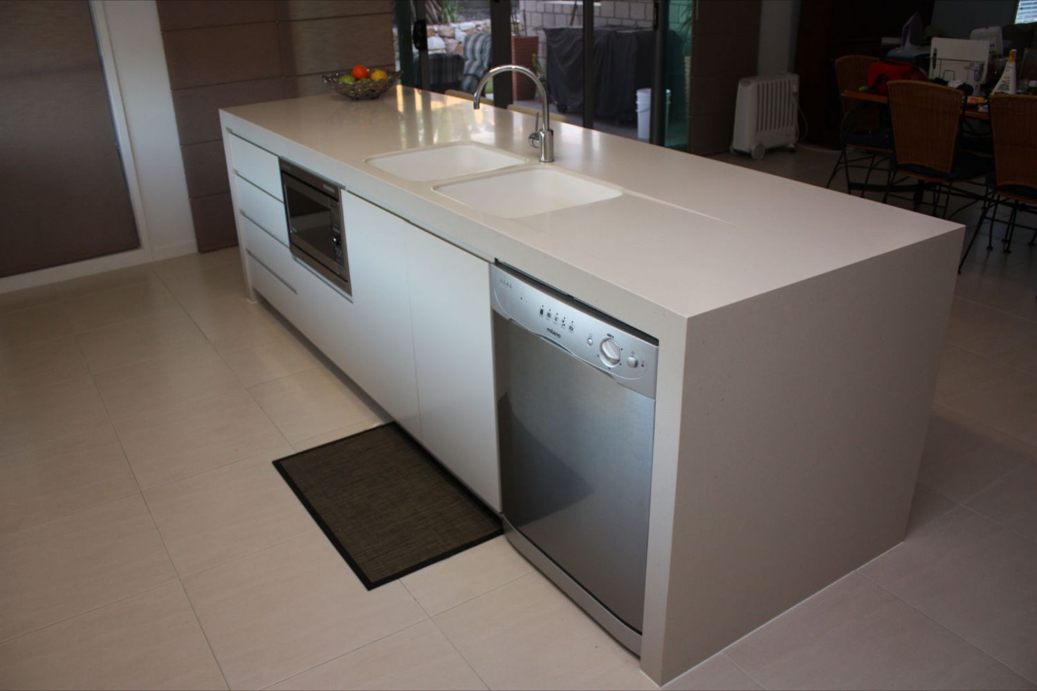 white solid surface counter tops with stainless steel dish washer