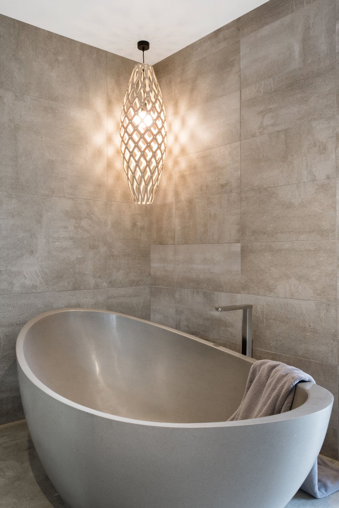 Bath tub