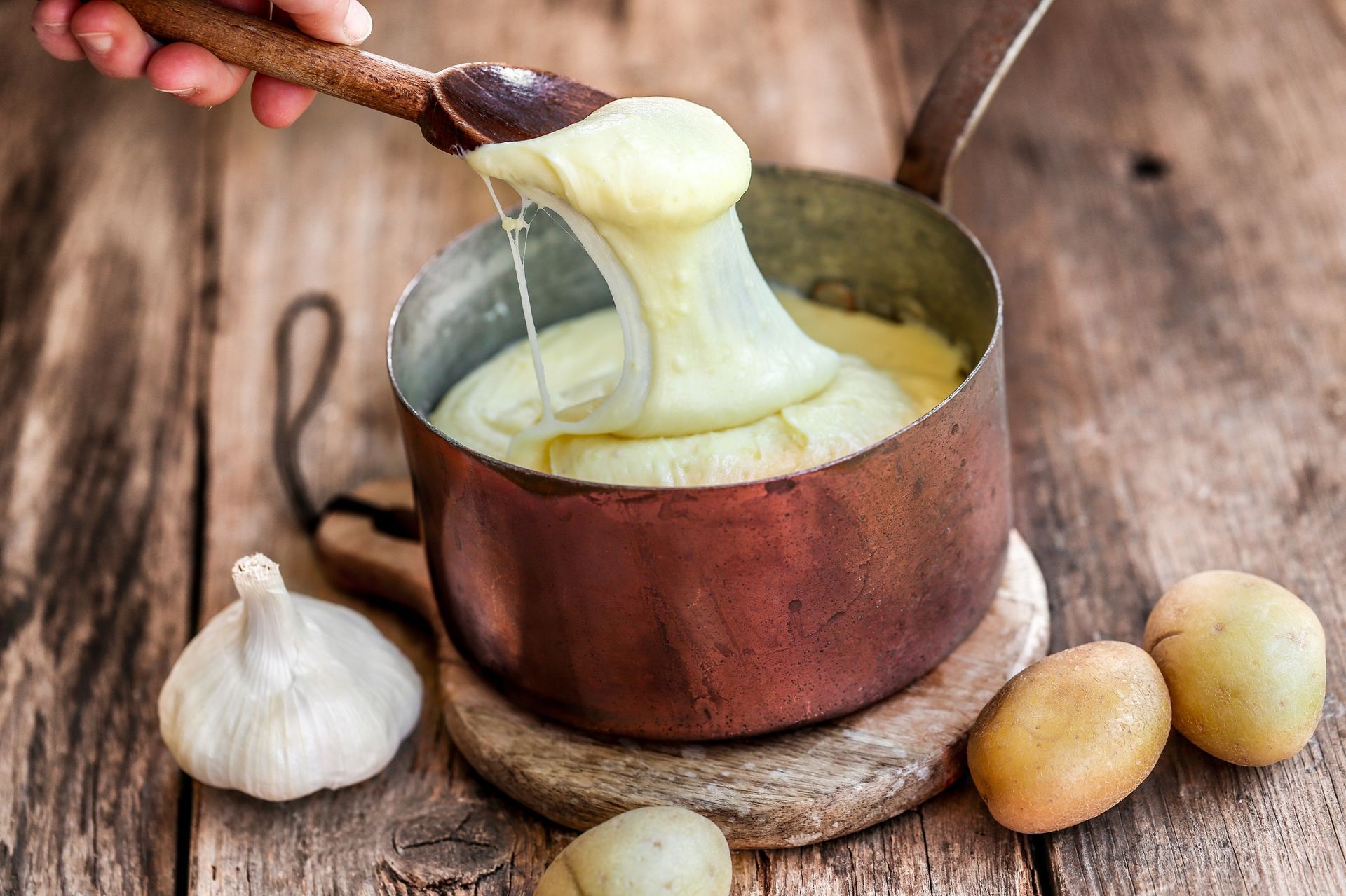 La gastronomie locale, dont l'aligot est un élément essentiel