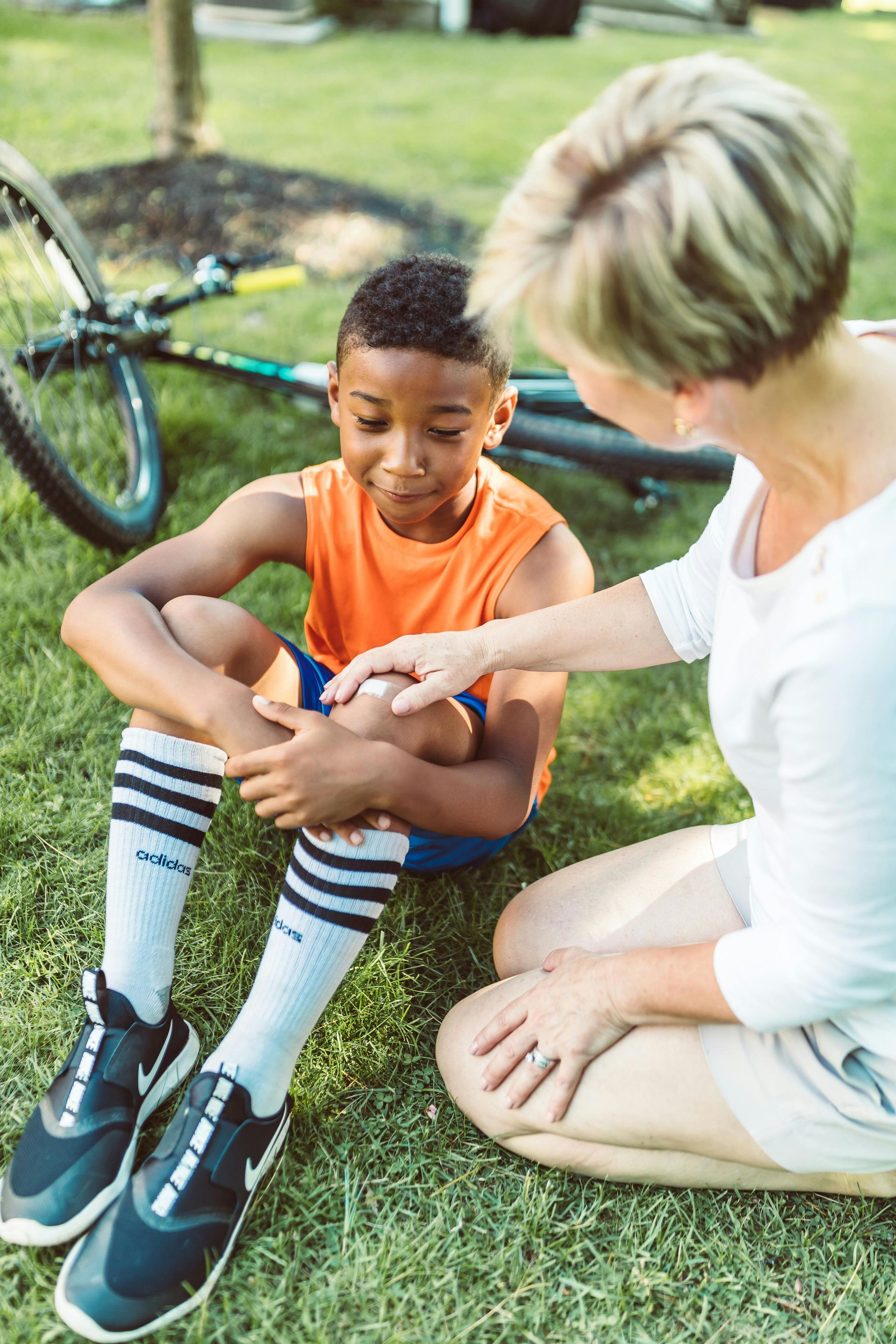 soccer+player+being+treated+for+concussion+sports+injury+care+in+auburn+opelika+al
