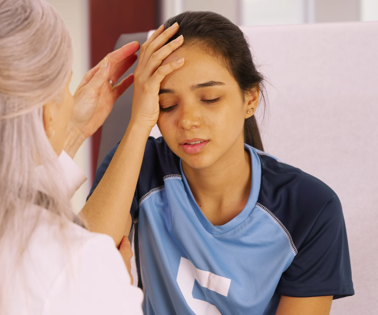 soccer+player+being+treated+for+concussion+sports+injury+care+in+auburn+opelika+al