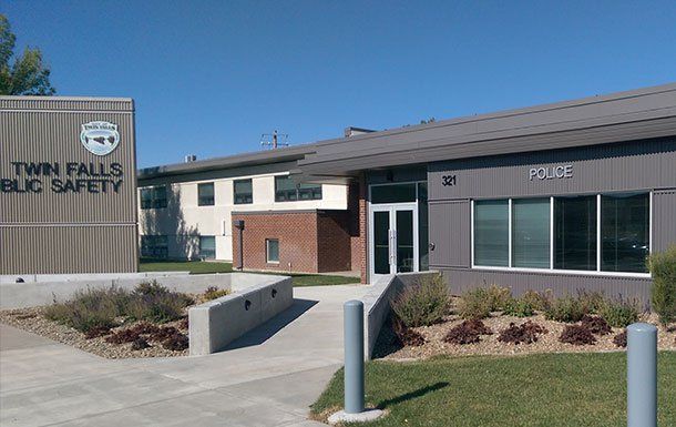 A building with a sign that says twin falls public safety