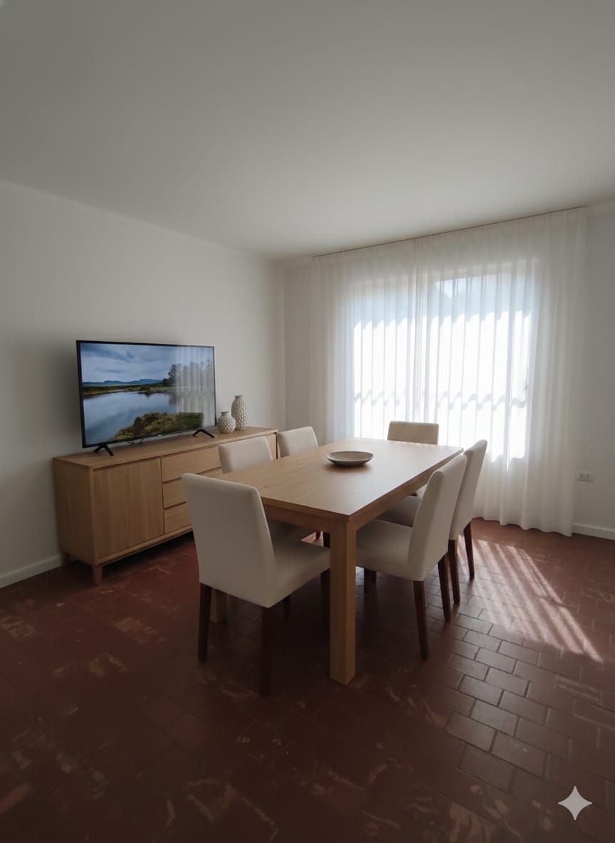 habitacion bien iluminada con cortina blanca transparente