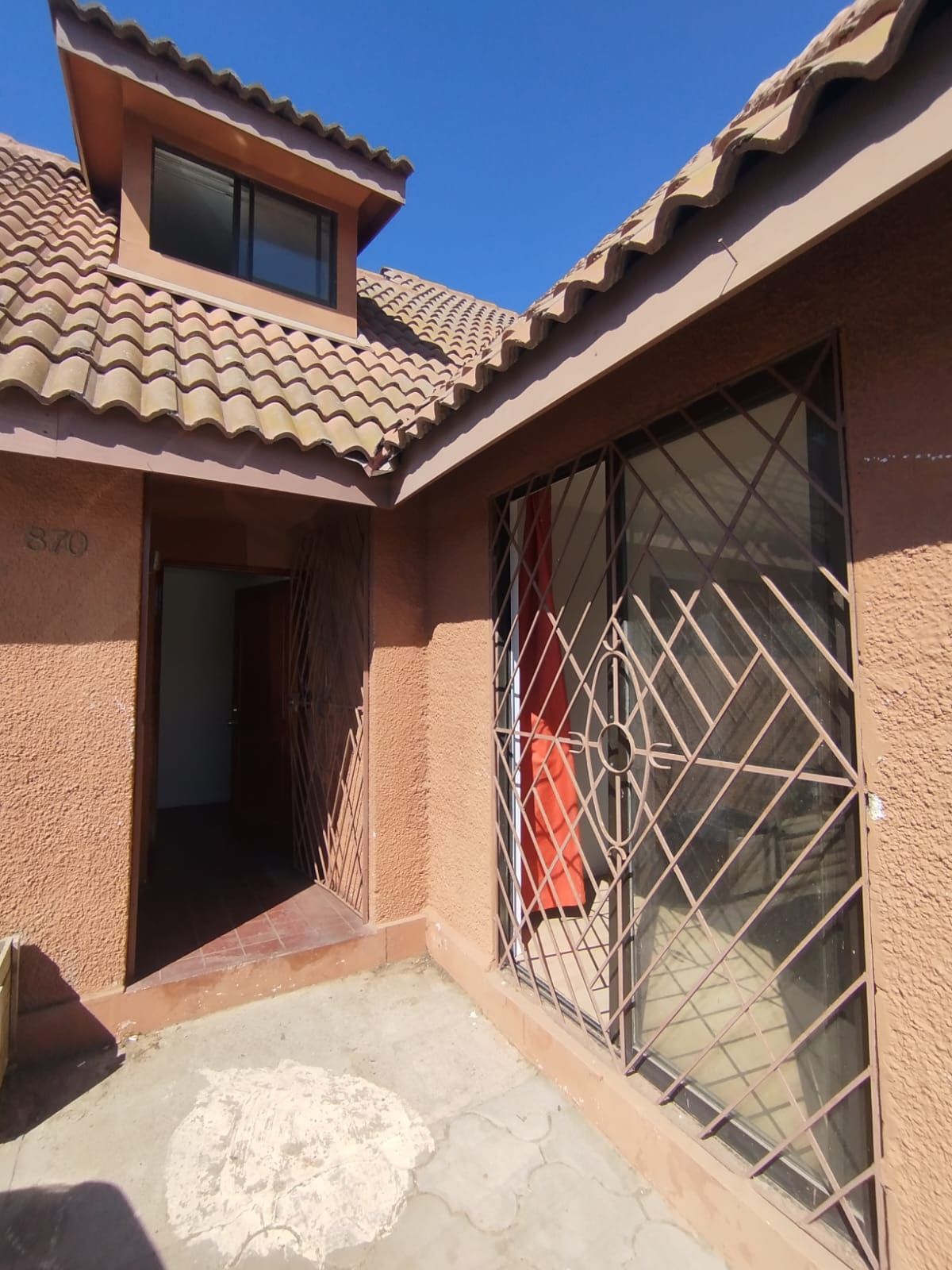 techos de casa color cafe cielo azul