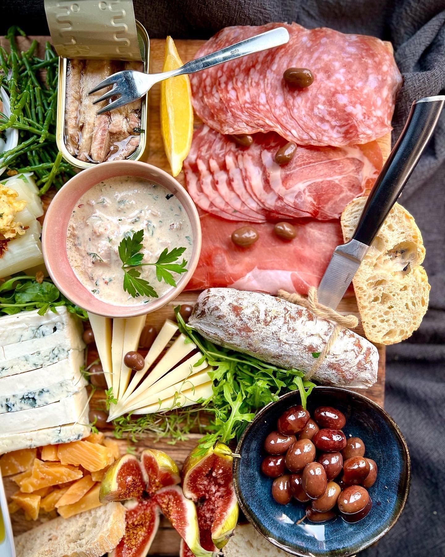 eteneteneten borrelplank