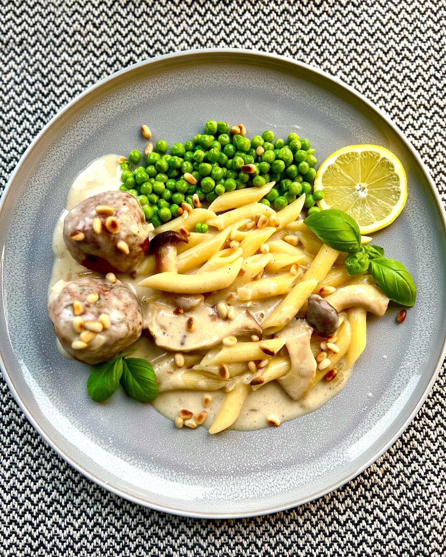 eteneteneten kippengehakt