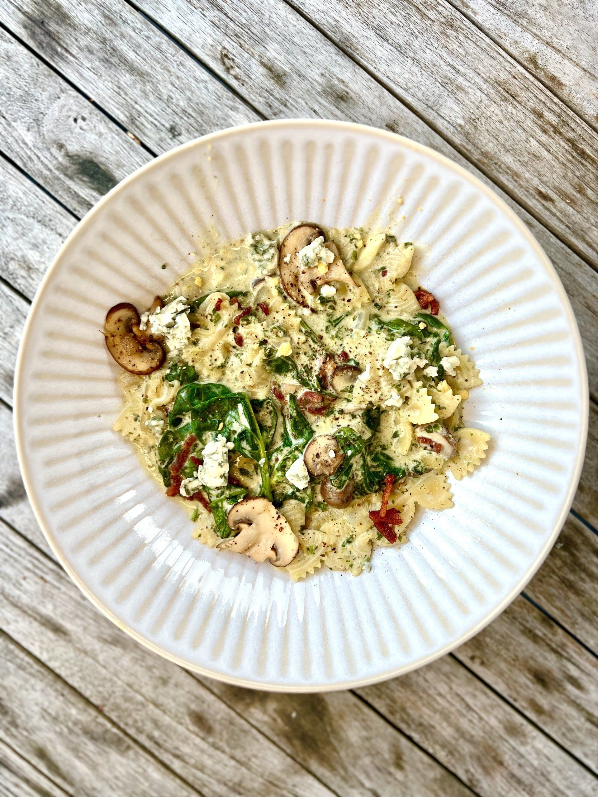 eteneteneten farfalle