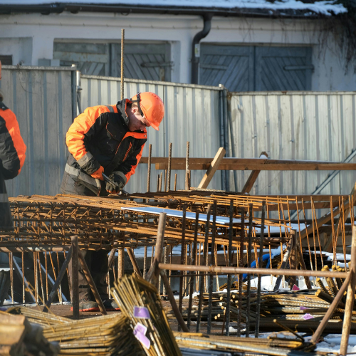commercial construction scene with a worker being paid the prevailing wage.