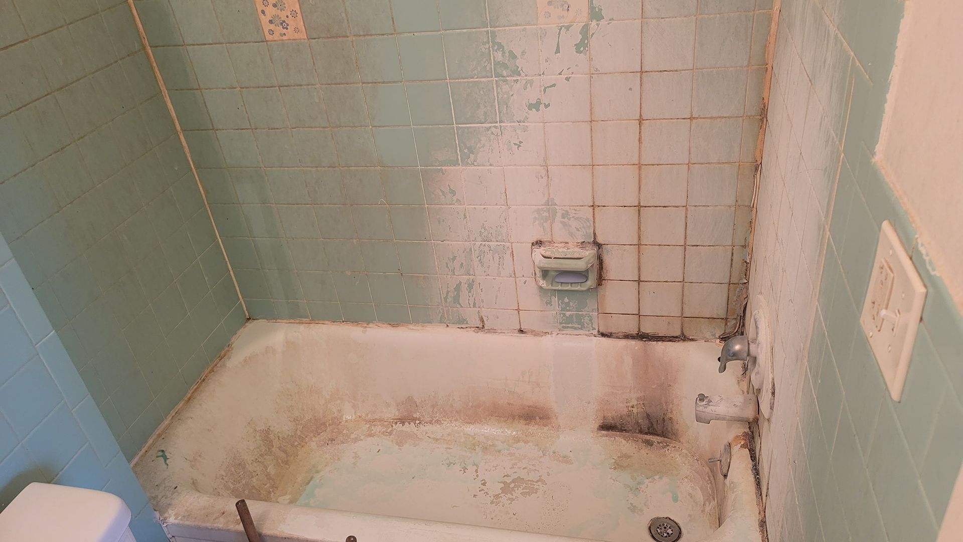 Post Construction Cleaning of a room before moving in