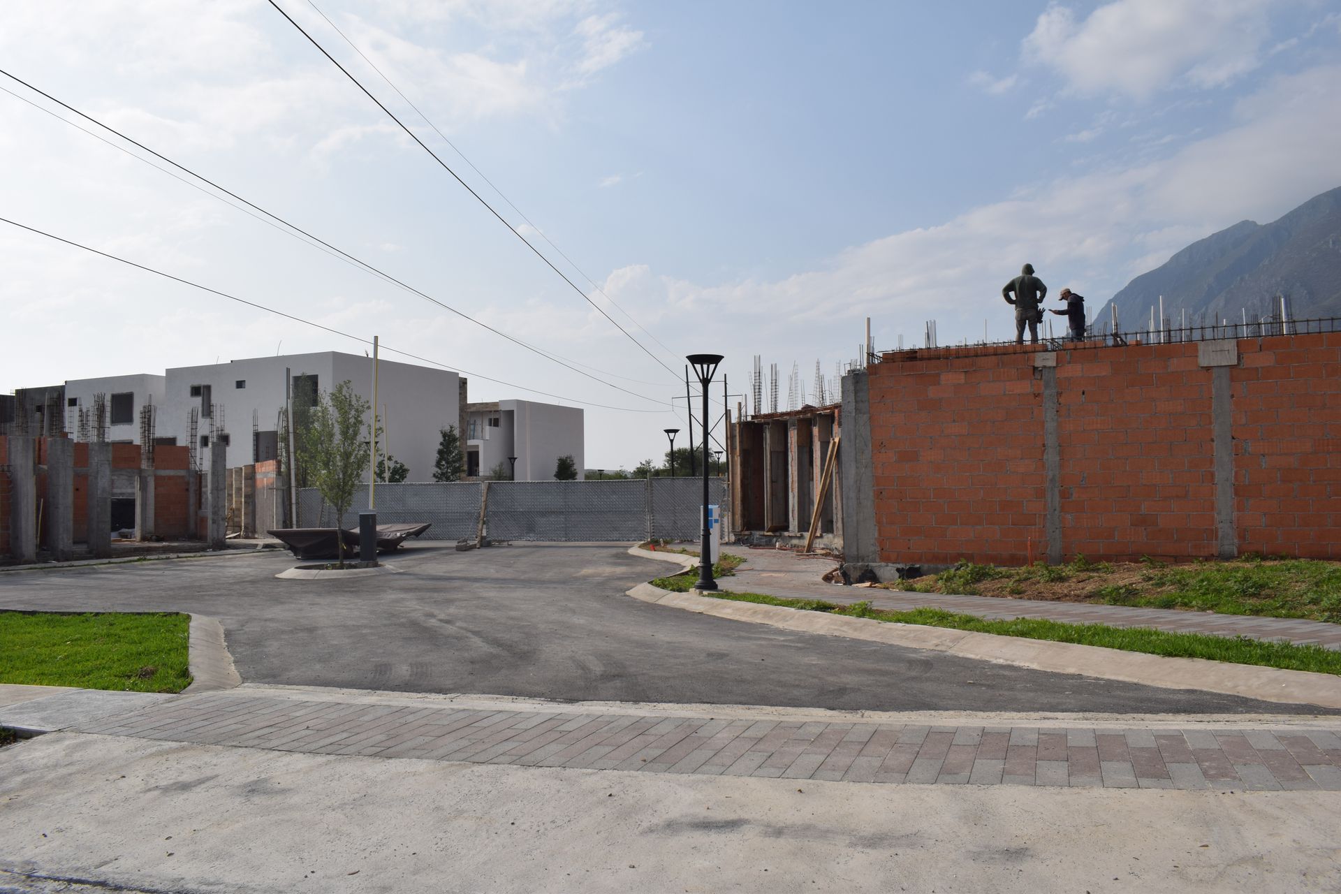 Entrada principal caseta avance Tres Olmos 