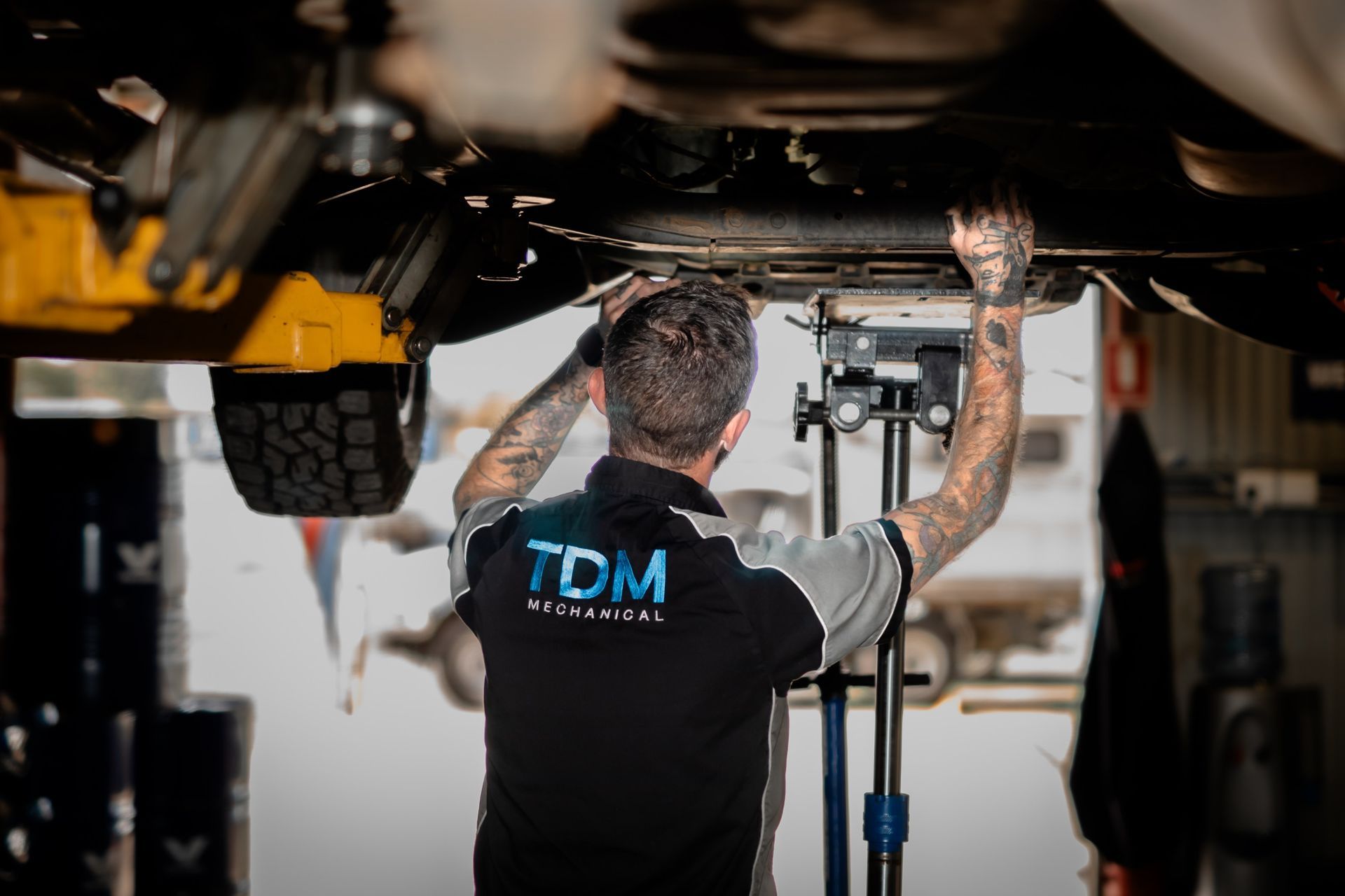 Dubbo mechanic checking wheel aligniment