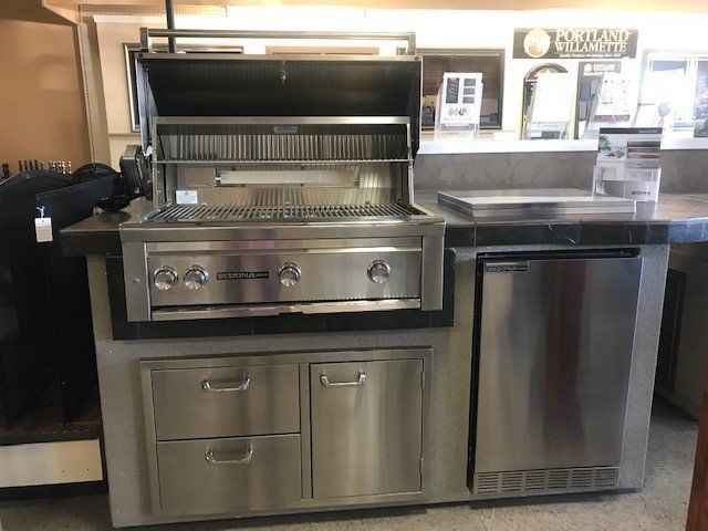 Lynx Sedona — Outdoor Grilling by the Pool in Sacramento, CA