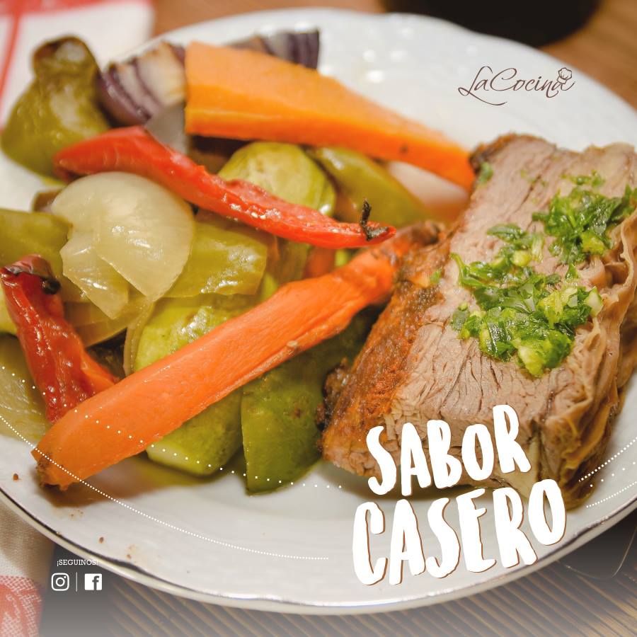 La Cocina, comida por peso, contamos con más de 20 platos diarios.