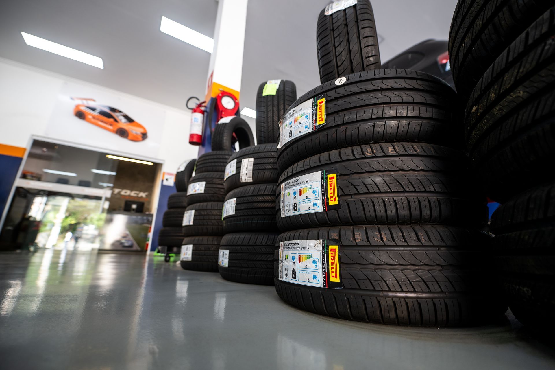 Pneus de Alta Performance - Stock Auto Service