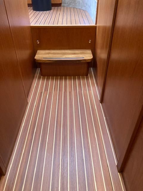 witte bies hpl vloeren casco particliere cruiser gemaakt door interieurbouwnoord Groningen meubelmakers